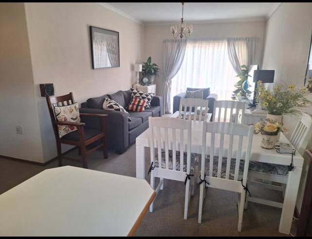 2 BEDROOM APARTMENT FOR SALE IN LYNNWOOD